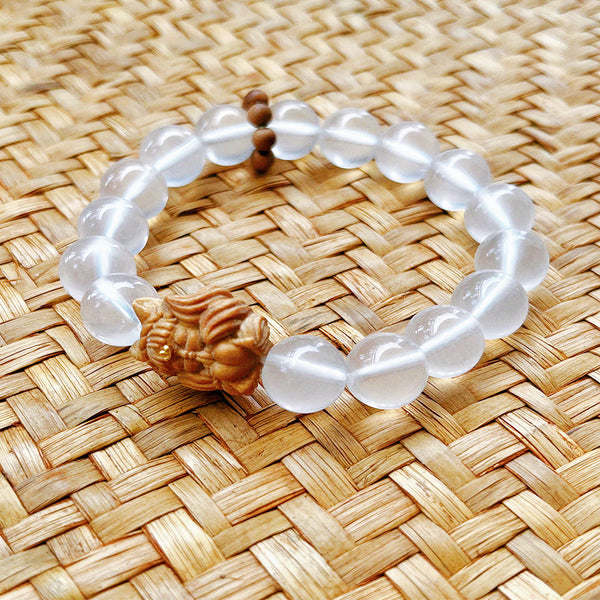 Natural White Crystal Bracelet Sandalwood Nine-Tailed Fox Carving Buddha Beads Deepen personal awareness and understanding of one's inner self Enhance intellect Enhance concentration Normalize the flow of body chakras Nine-Tailed Fox Enhancement